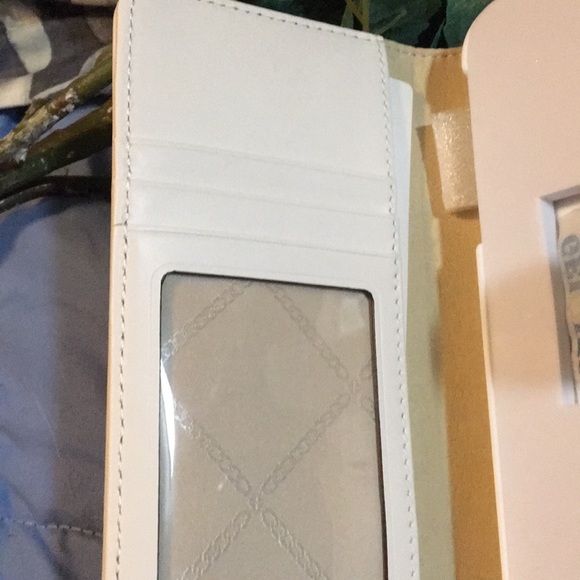 iPhone 7 Michael Kors Hand-Strap Wristlet - Picture 4 of 8